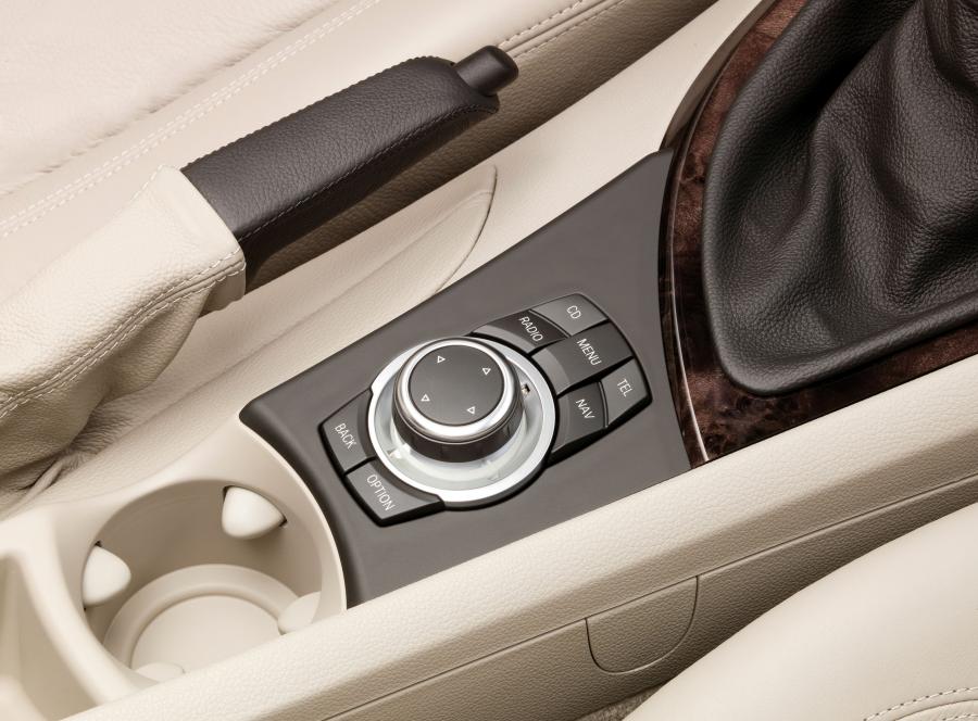 Детали интерьера BMW 123d Convertible (E88) 2008 года  (WW) (фото 16 из 26)